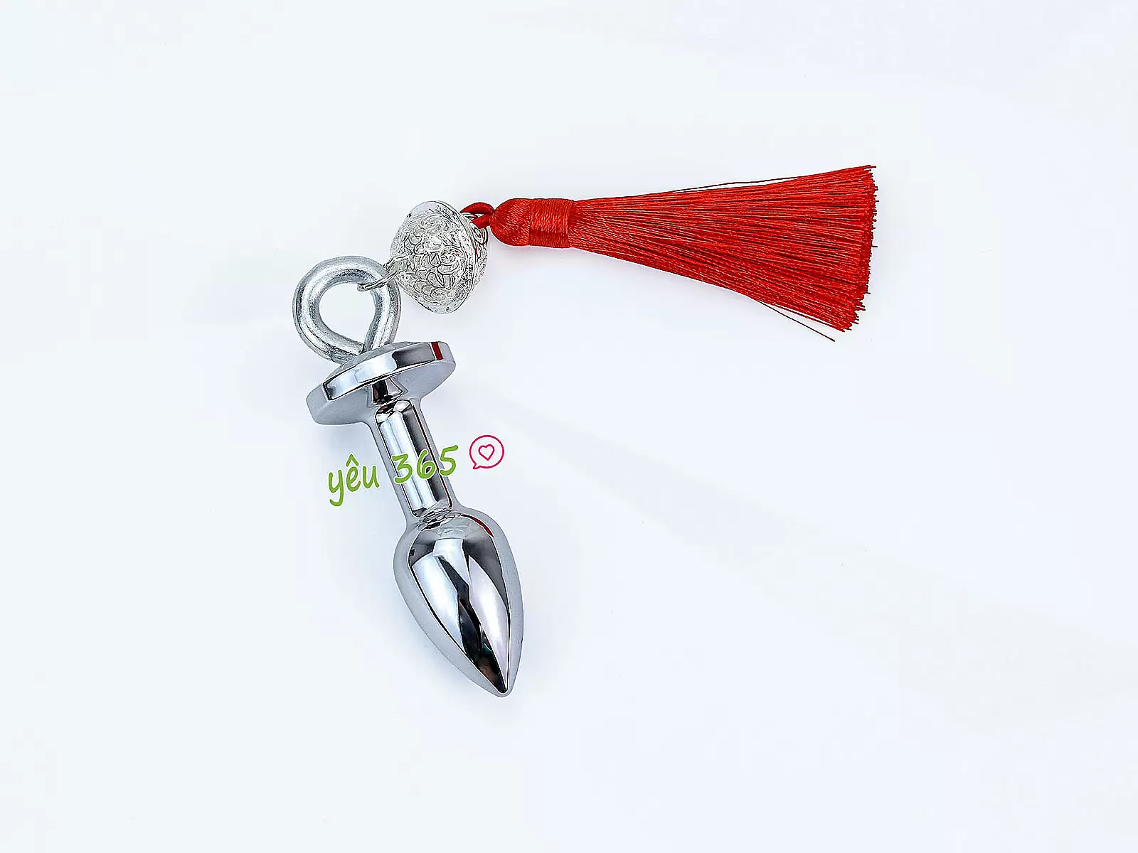 Đồ chơi kích hậu inox cao cấp kèm tua đỏ quyến rũ