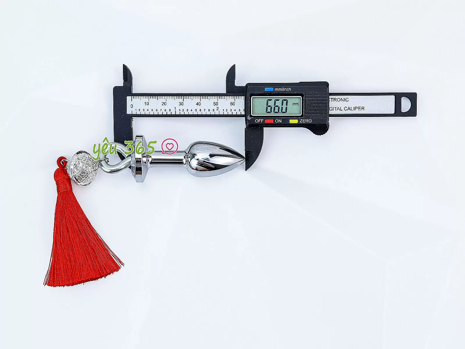 Đồ chơi kích hậu inox cao cấp kèm tua đỏ quyến rũ