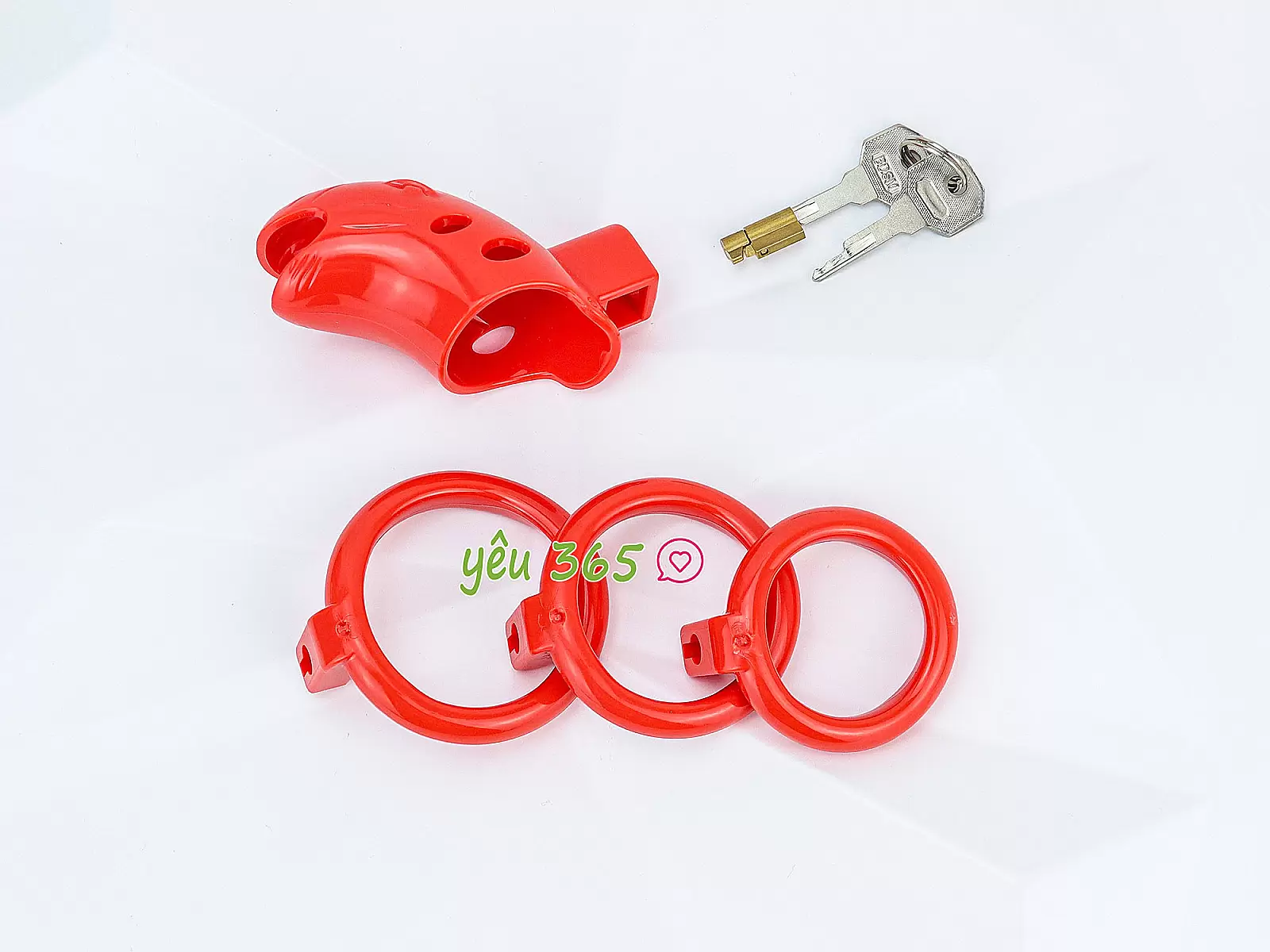 Khóa dương vật nhựa đỏ có chìa khóa phù hợp cho các cặp đôi thích khám phá cảm giác mới lạ