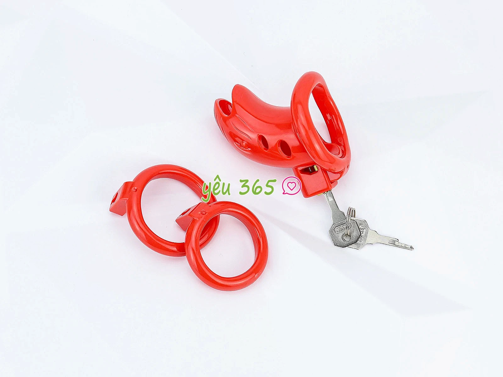 Khóa dương vật nhựa đỏ có chìa khóa phù hợp cho các cặp đôi thích khám phá cảm giác mới lạ