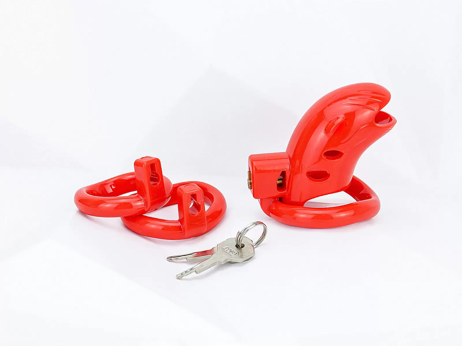 Khóa dương vật nhựa đỏ có chìa khóa phù hợp cho các cặp đôi thích khám phá cảm giác mới lạ