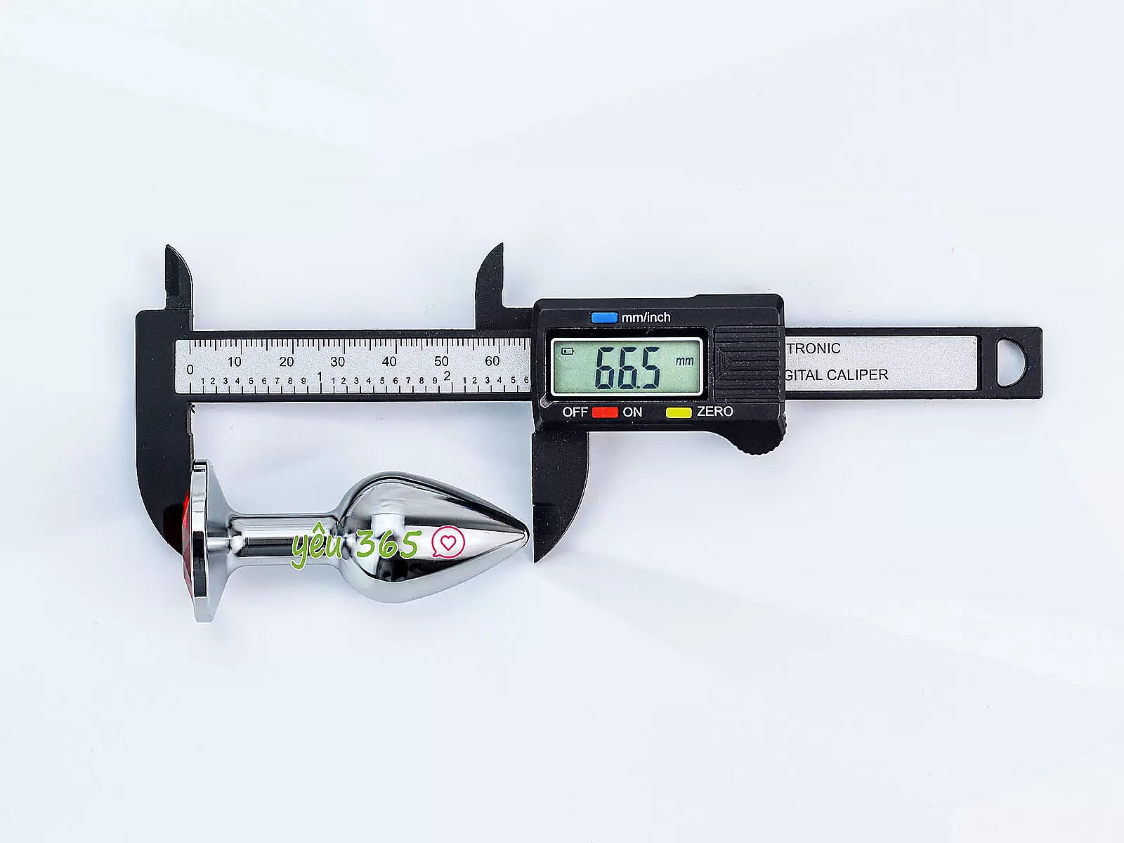 Đồ chơi kích hậu Inox size vừa đế pha lê nhiều màu sắc