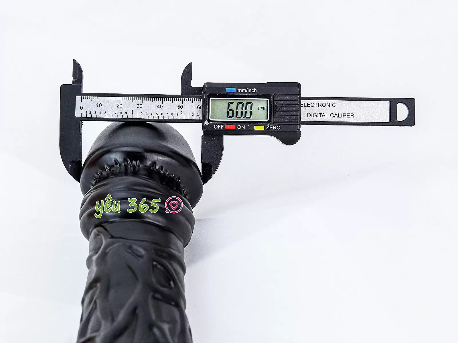 Dương vật giả có đế size cực khủng màu đen