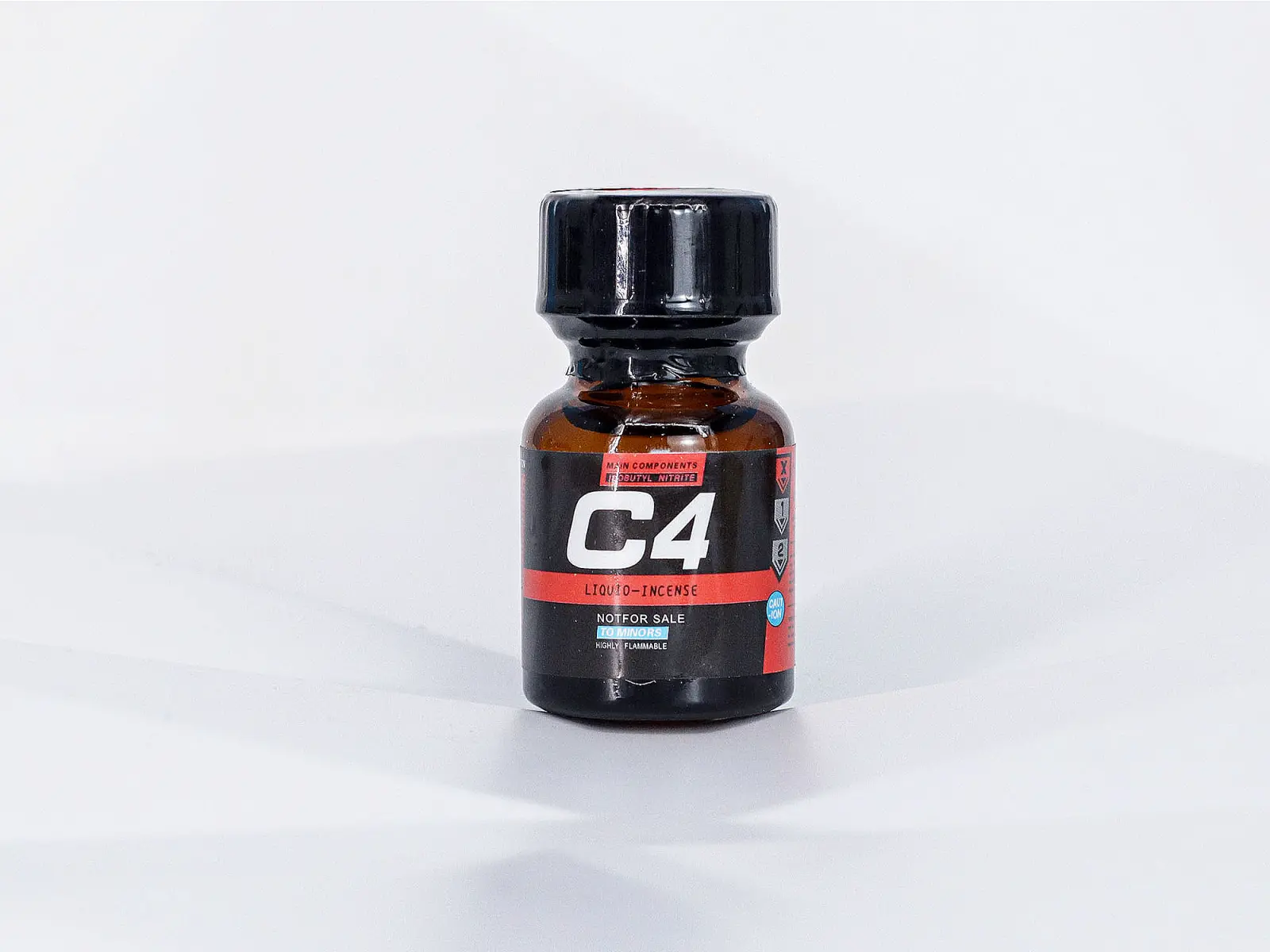 Chai hít C4 Liquid Incense Red tăng cảm giác hưng phấn