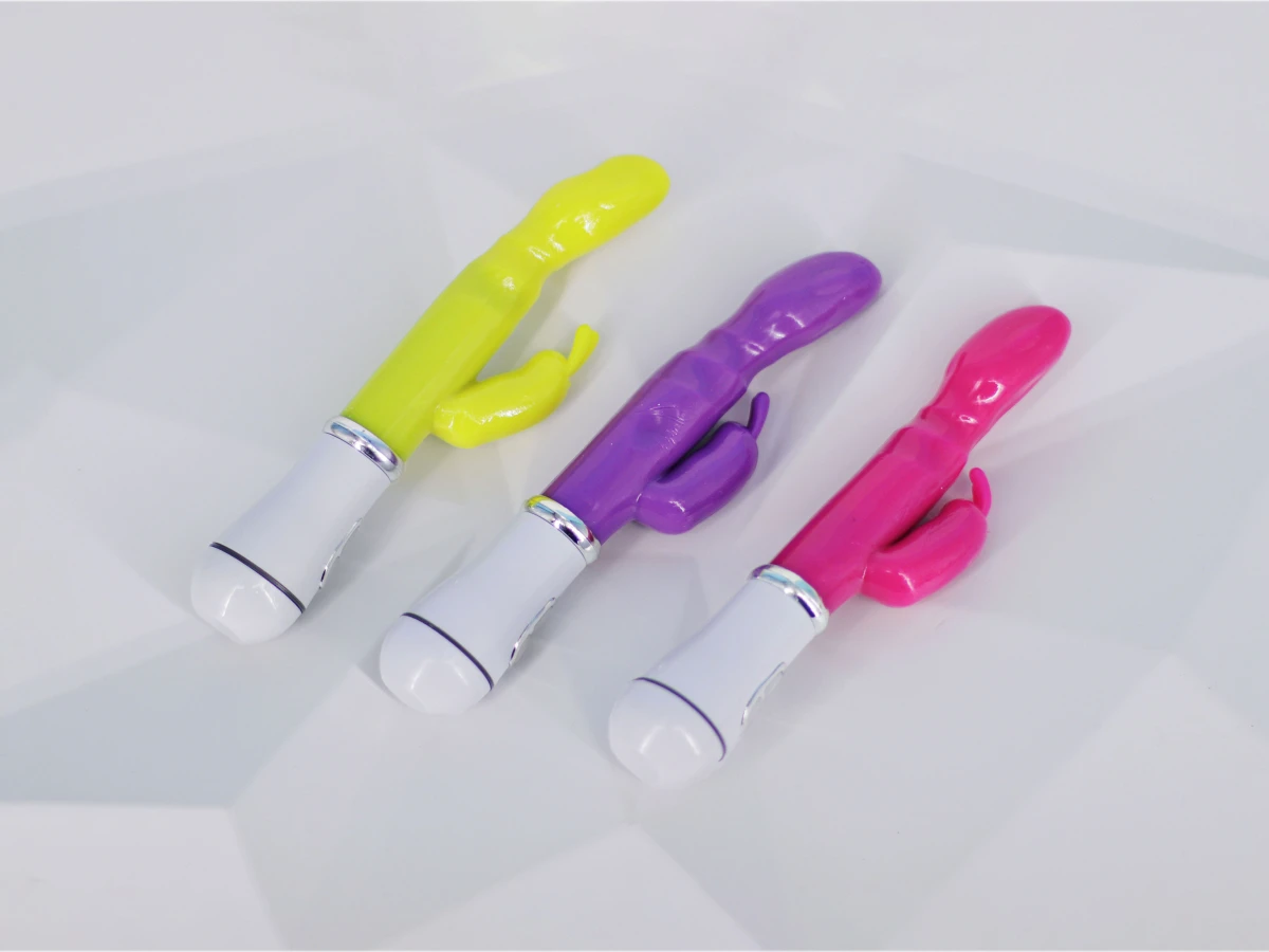 Dương v&acirc;̣t giả Vibrator c&oacute; nh&aacute;nh pin sạc