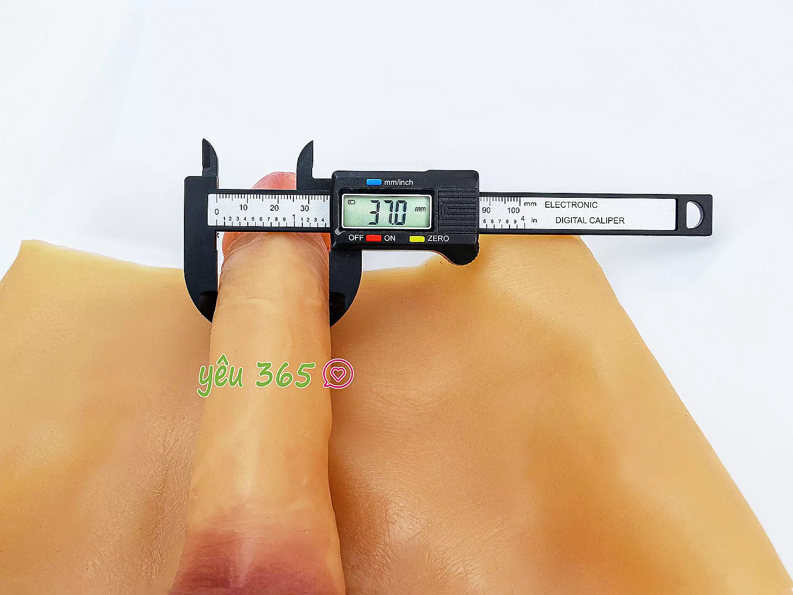 Quần dương vật giả rỗng ruột kèm trứng rung điều khiển từ xa