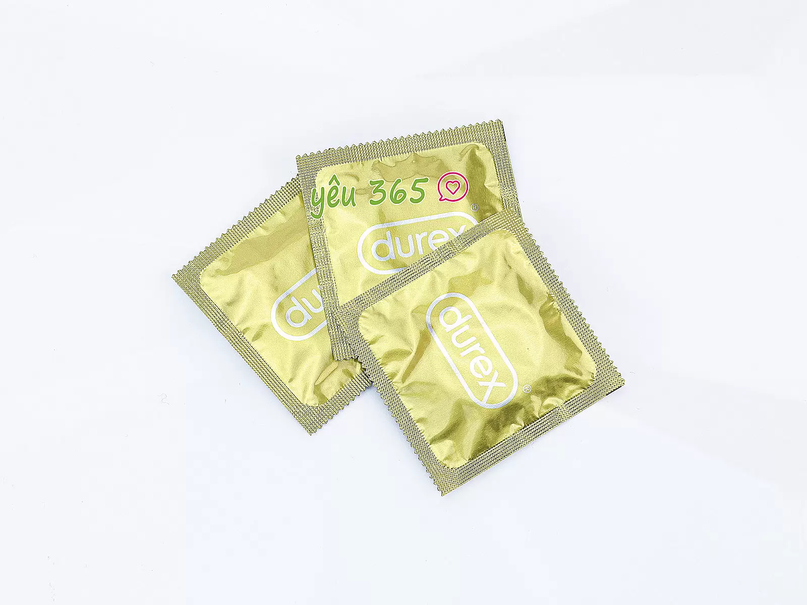 Bao cao su Durex Kingtex 3 bao giúp giảm ma sát và tăng độ mượt mà khi quan hệ