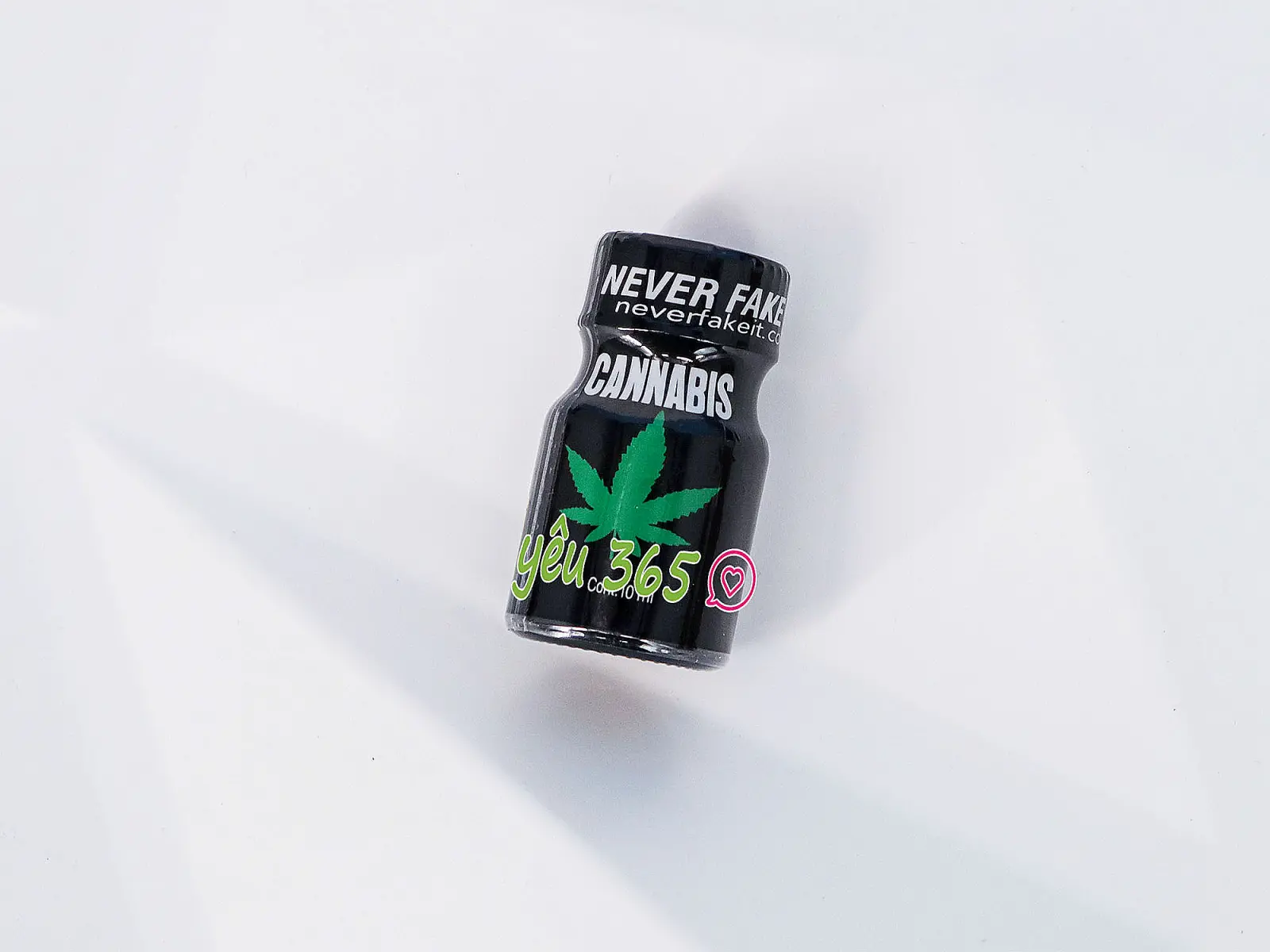 Chai hít Cannabis 10ml tăng cảm giác khoái cảm