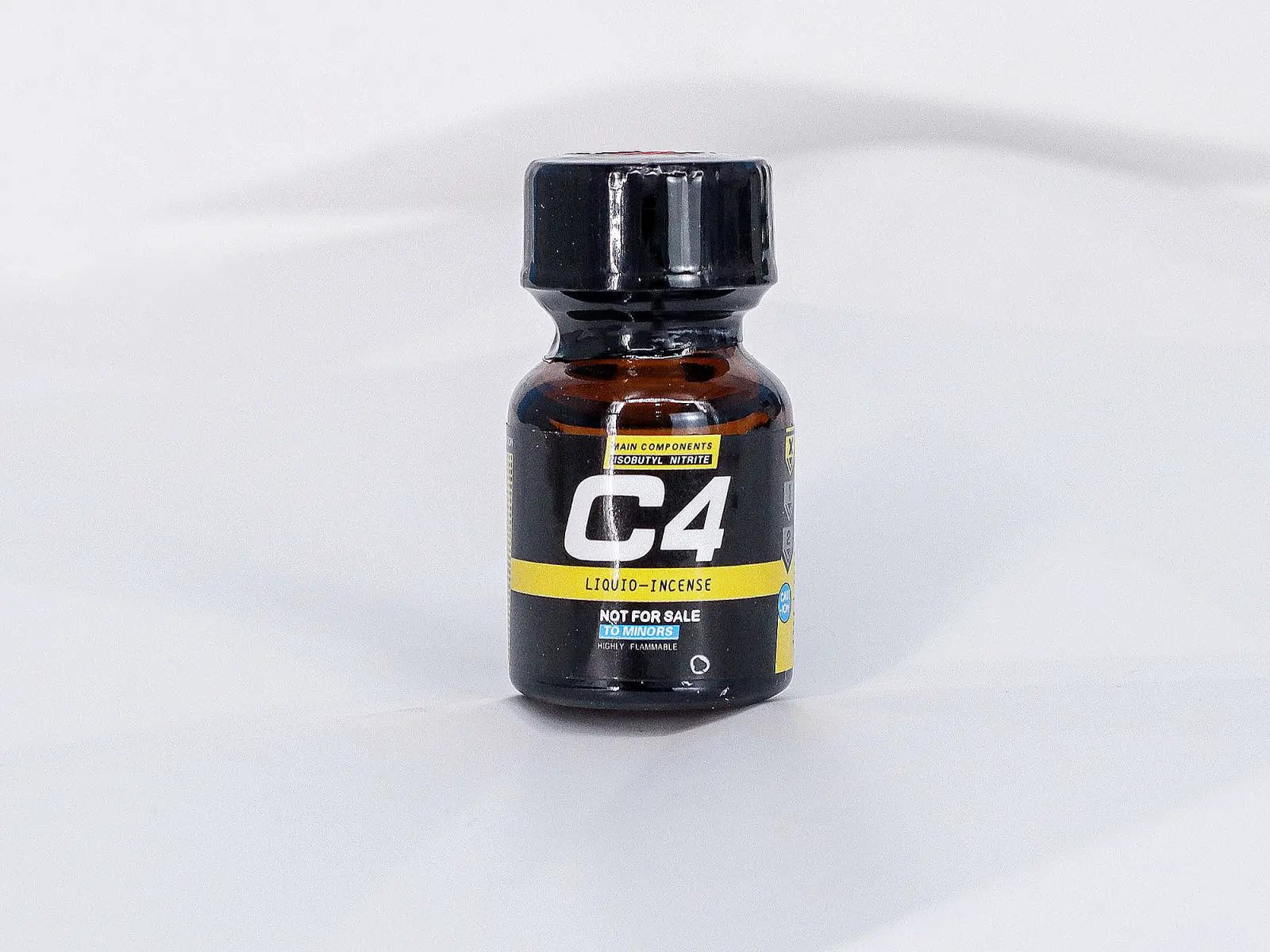Chai hít C4 Liquid Incense Yellow kích thích tăng cảm giác phấn khích