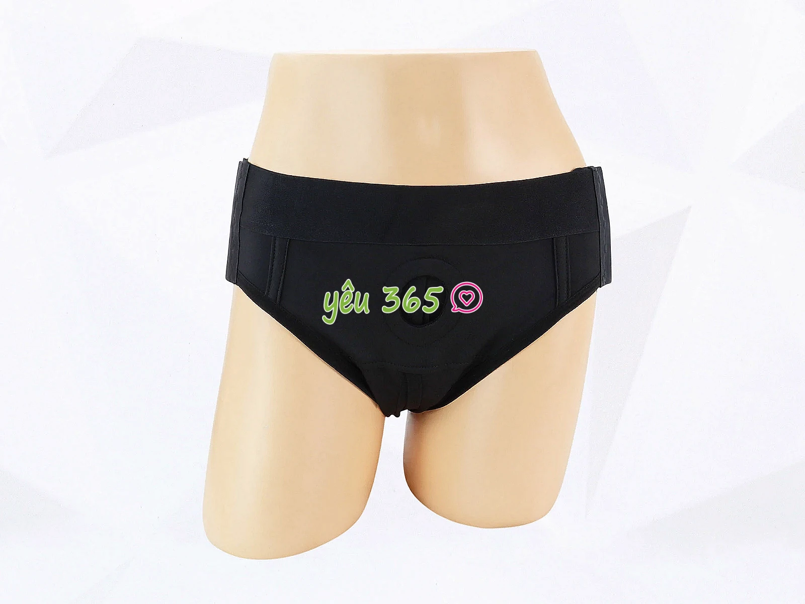 Quần chip tam giác + dương vật giả có đế sự kết hợp hoàn hảo