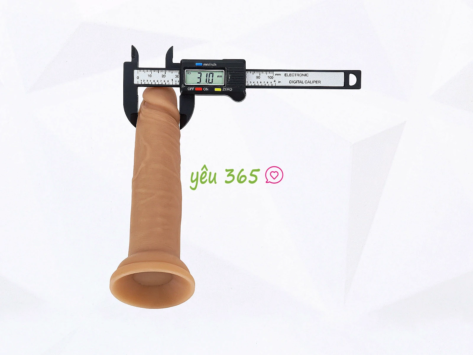Quần chip tam giác + dương vật giả có đế sự kết hợp hoàn hảo