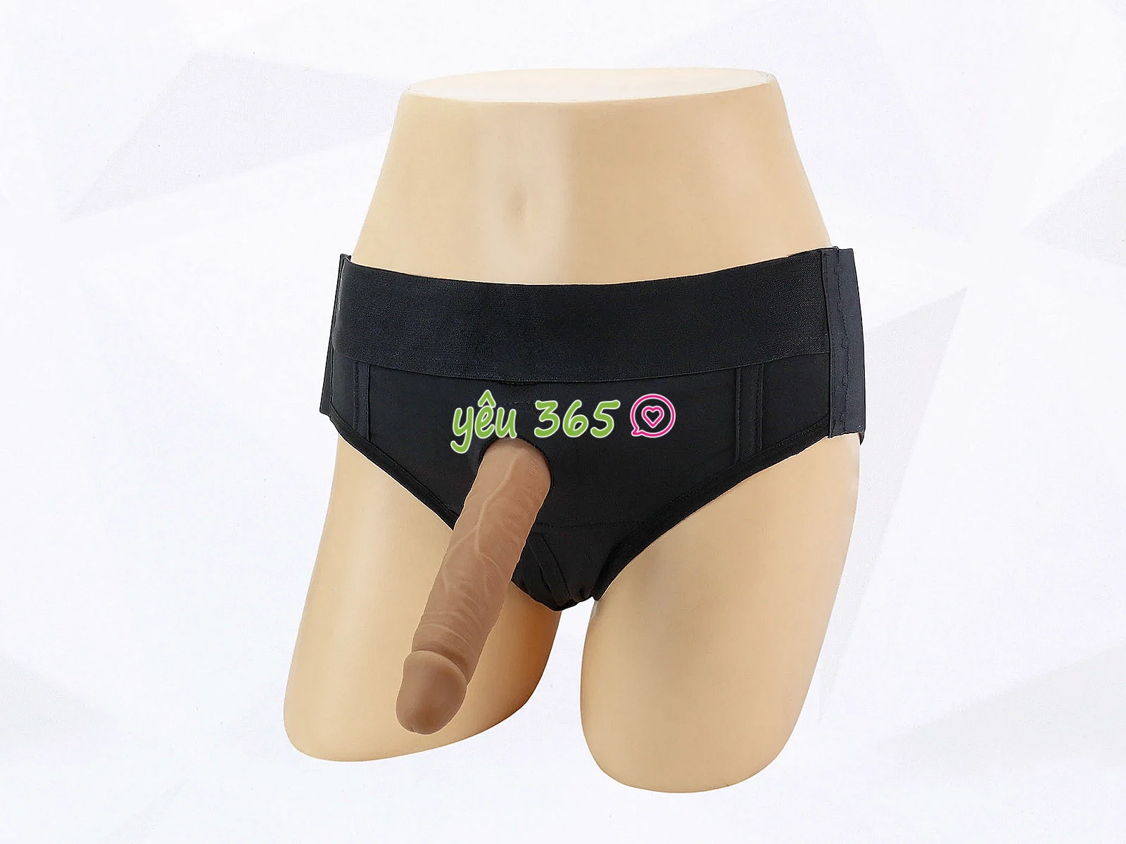 Quần chip tam giác + dương vật giả có đế sự kết hợp hoàn hảo