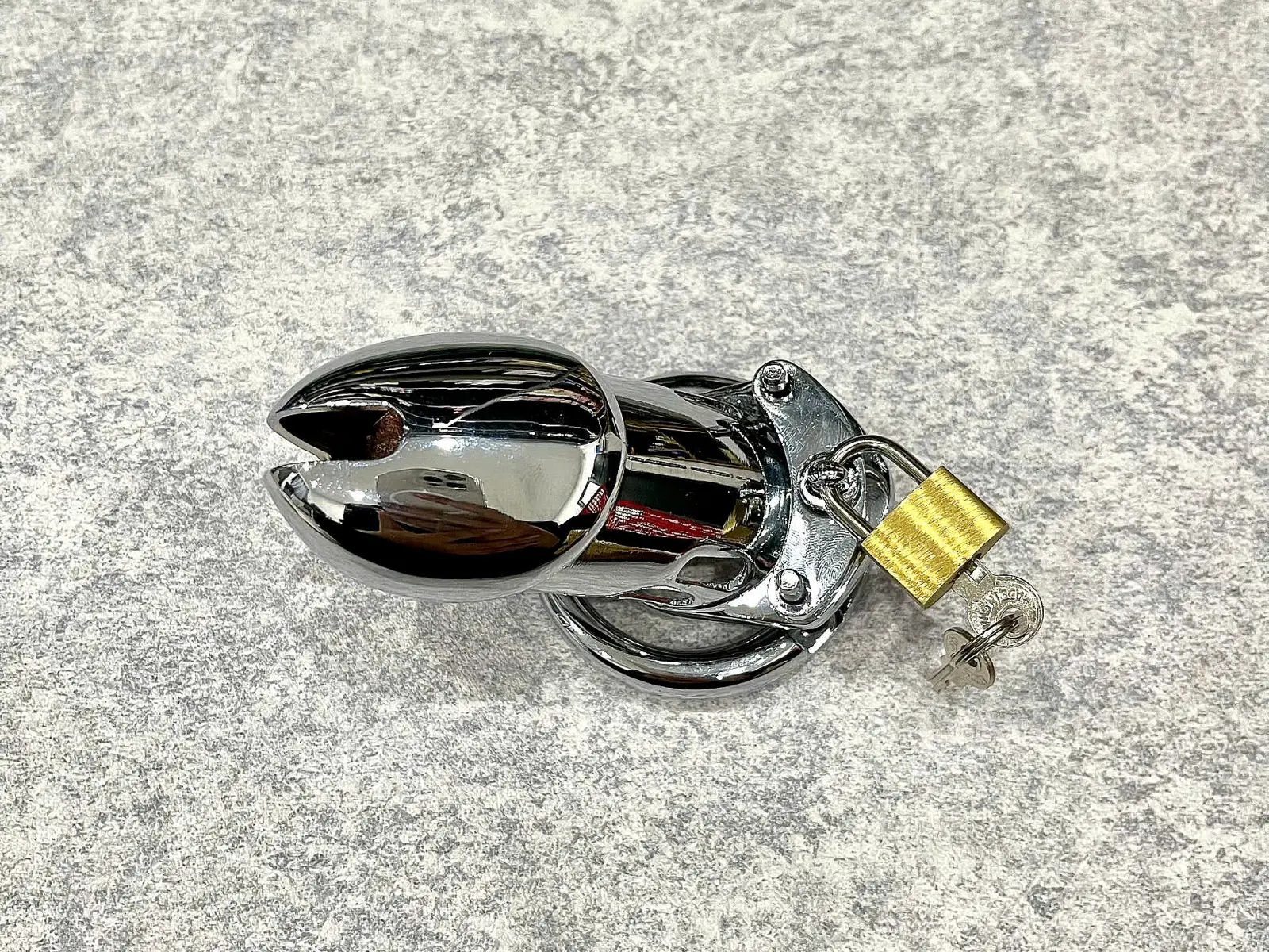 Thanh l&yacute;- V&ograve;ng đeo dương vật Inox c&oacute; m&oacute;c kh&oacute;a