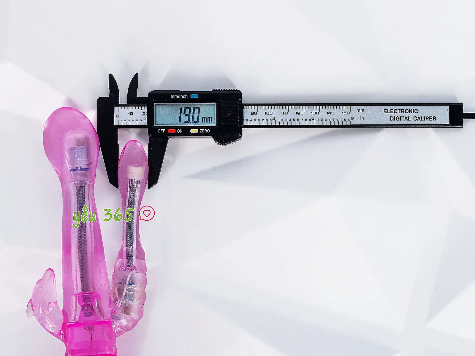 Dương vật giả đa năng Intimate Tease rung kích thích với 3 nhánh
