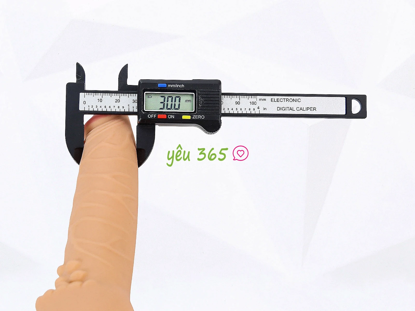 Dương vật giả có đế YEAIN Enduro Blaster gân nổi